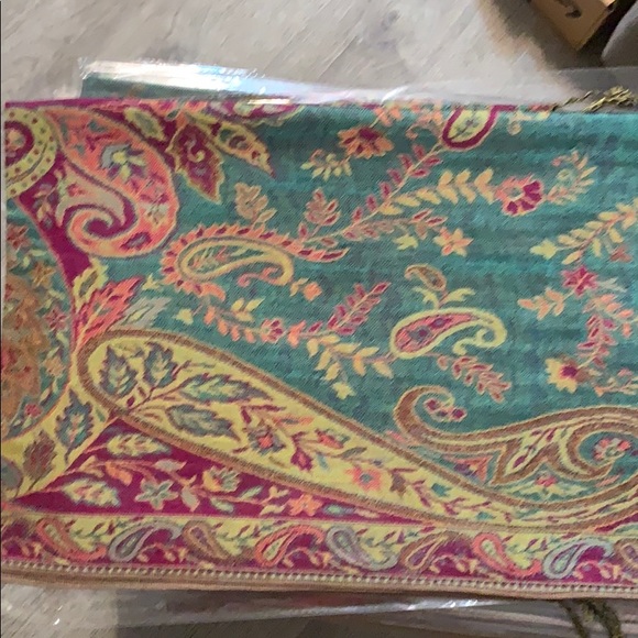 Scarves custom designed - Picture 5 of 11